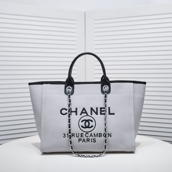 シャネルバッグ正面デザイン